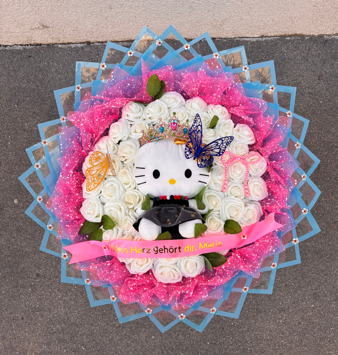 Hello Kitty „Monochrome Luxury“ Premium-Glitzerbouquet mit Kristallkrone & LED