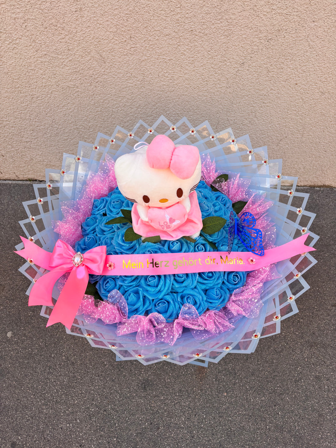 Hello Kitty „Blue Sky Dream“ Premium-Glitzerbouquet mit Silberkrone & LED