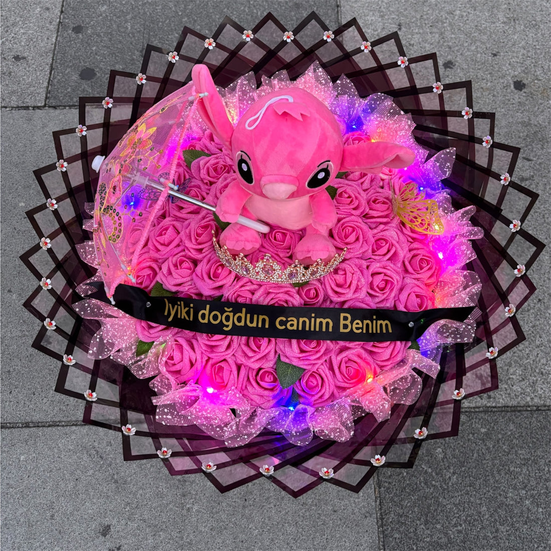 Pink Stitch Rosenstrauß mit LED - 50 Rosen